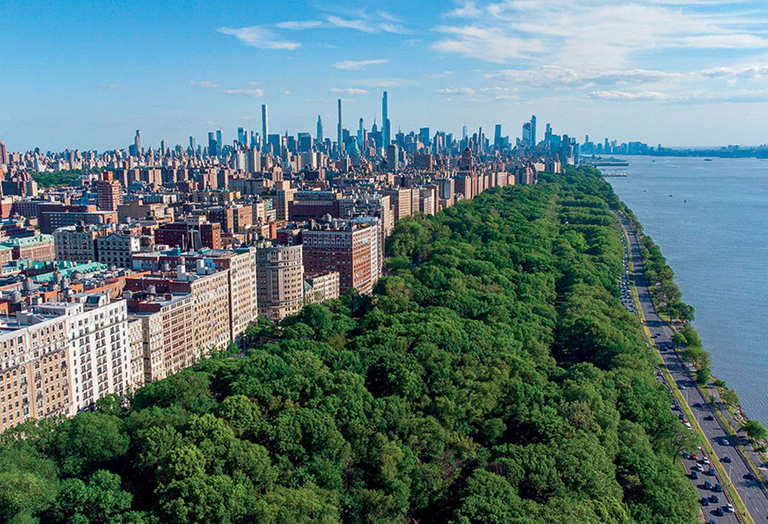 Aerial photo of NYC skyline as seen from the west side and Hudson River